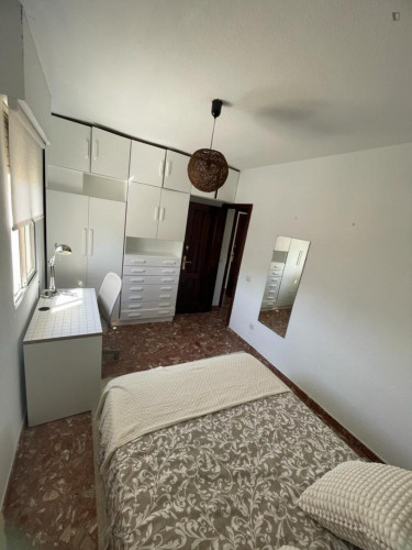 Lovely double bedroom in Málaga close to Guadalmedina river