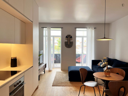 Great studio with balcony close to Aliados metro station