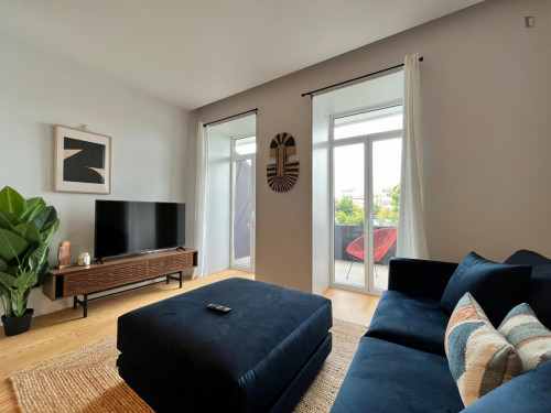 Great studio with balcony close to Aliados metro station
