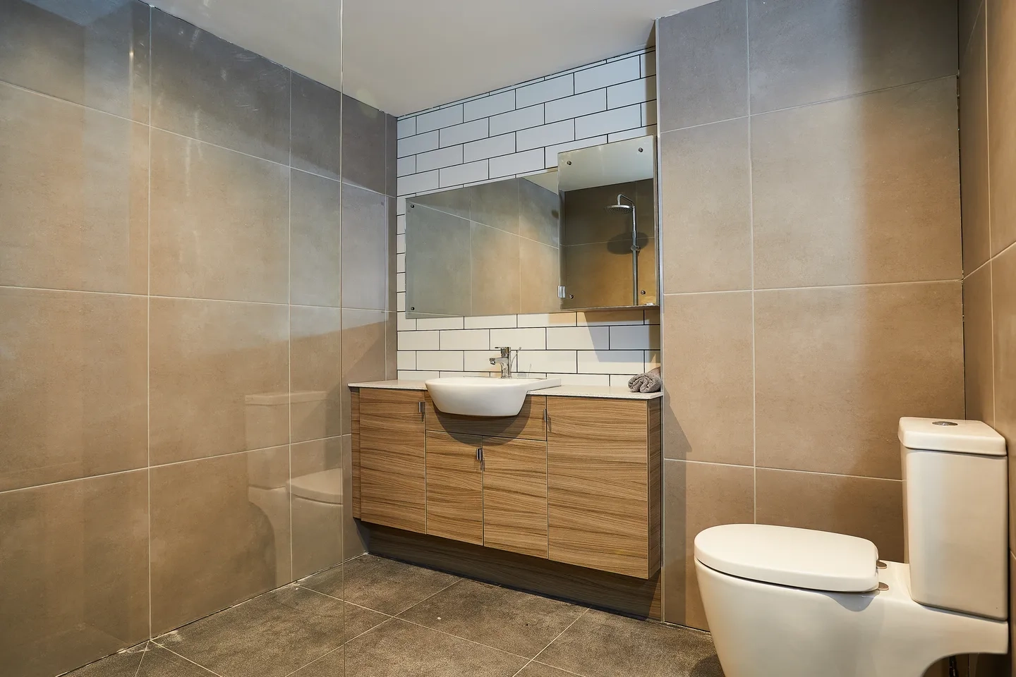  Accessible Room - 51 Weeks - 2 Instalments  -  Pebble Mill  - Gallery -  5