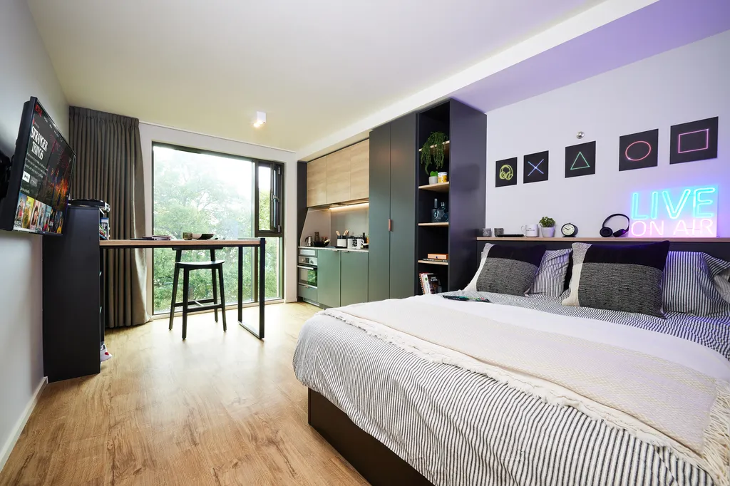  Classic Plus  -  Pebble Mill  - Gallery -  1