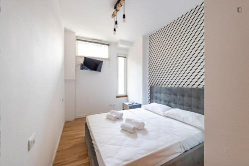 Elegant 3-bedroom apartment in Ticinese