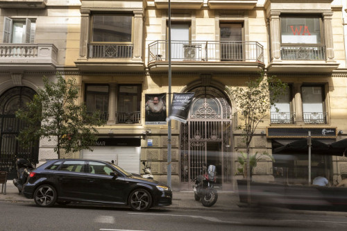Luxurious Female Coliving in Sarria San Gervasi with City Views and Market Access