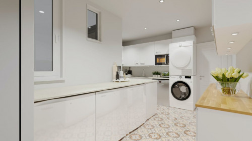 Luxurious Female Coliving in Sarria San Gervasi with City Views and Market Access