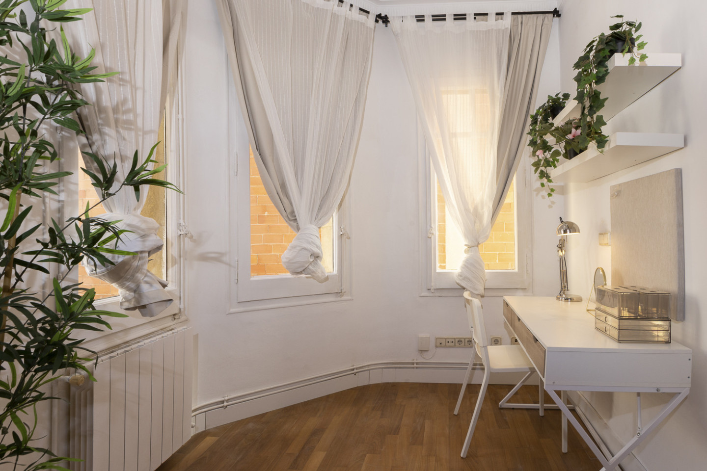  Bedroom 4  -  Luxurious Female Coliving in Sarria San Gervasi with City Views and Market Access  - Gallery -  13