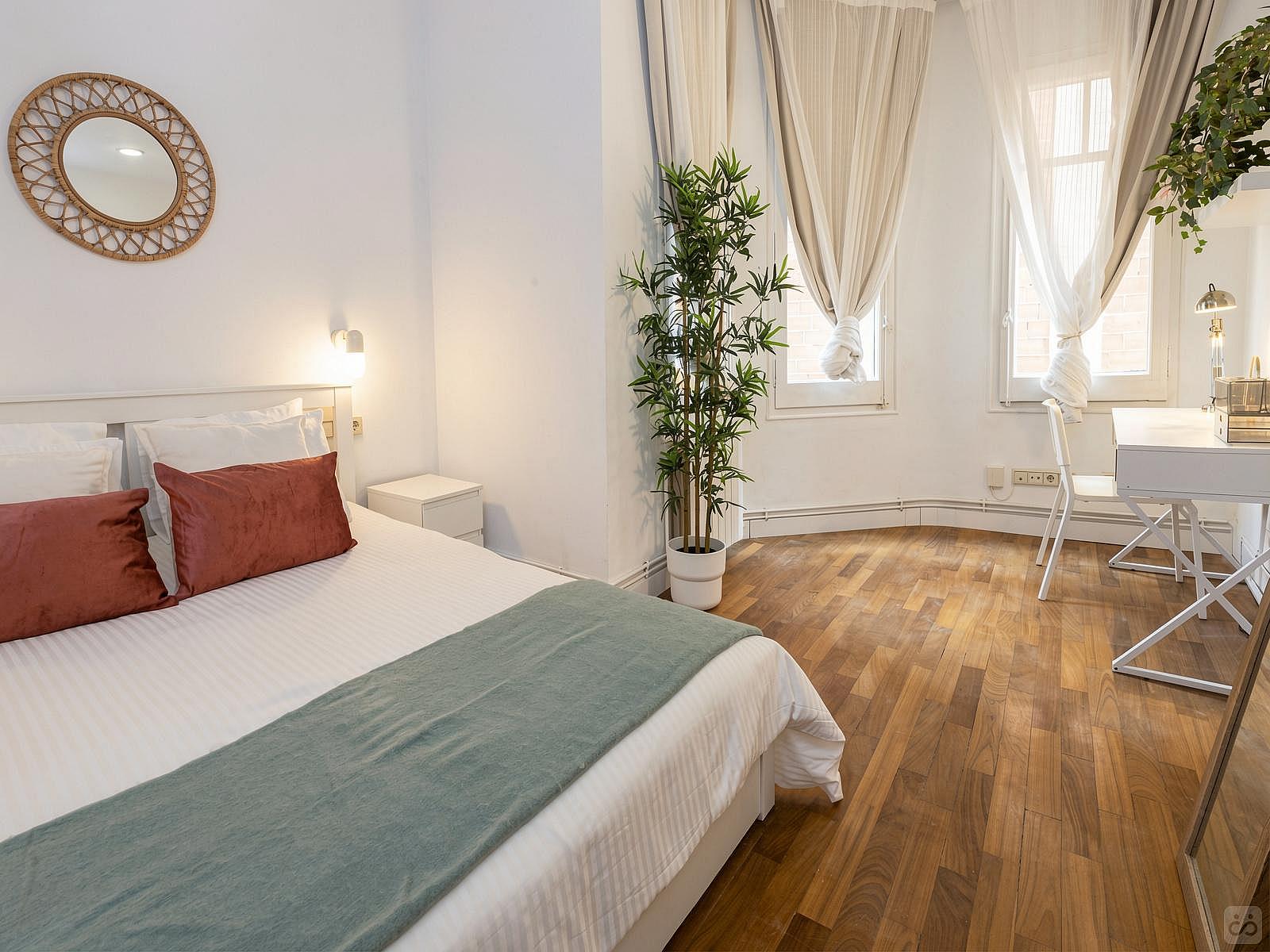  Bedroom 4  -  Luxurious Female Coliving in Sarria San Gervasi with City Views and Market Access  - Gallery -  24