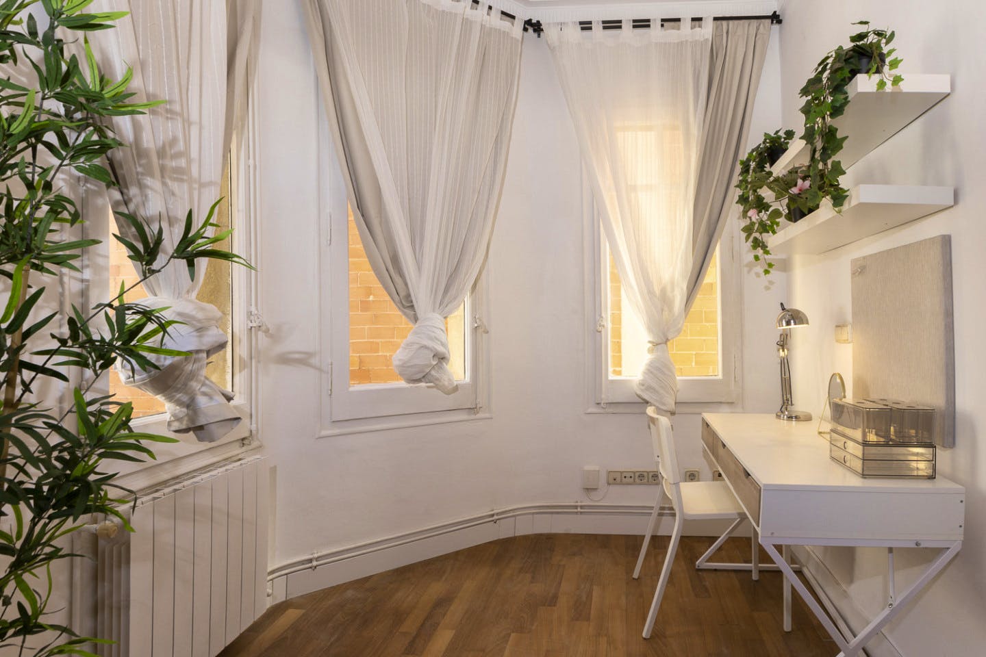  Bedroom 4  -  Luxurious Female Coliving in Sarria San Gervasi with City Views and Market Access  - Gallery -  9