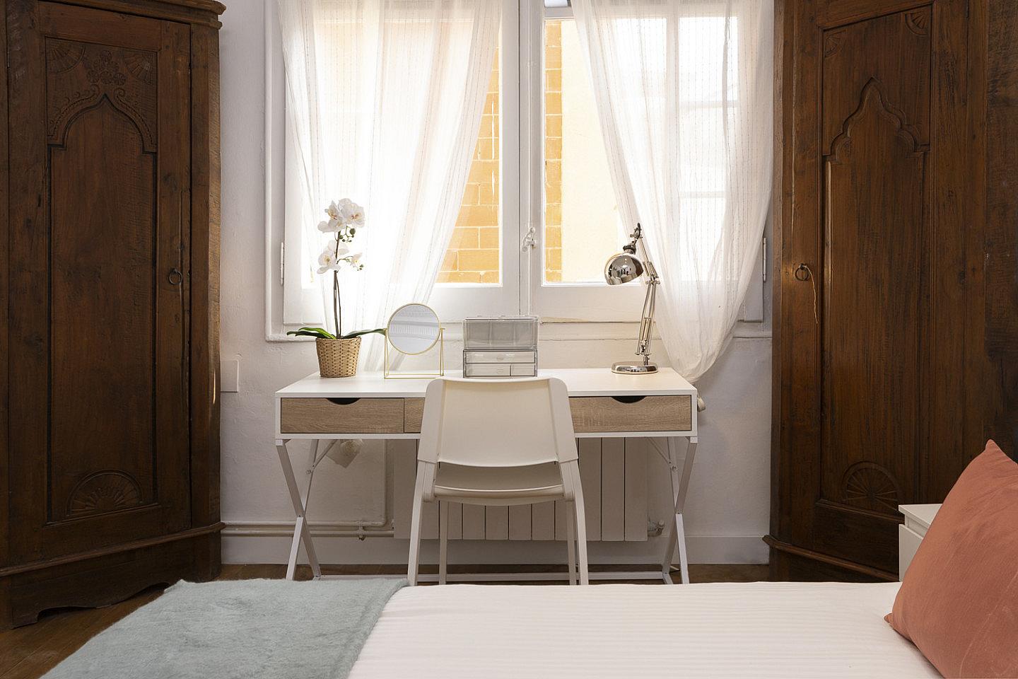  Bedroom 5  -  Luxurious Female Coliving in Sarria San Gervasi with City Views and Market Access  - Gallery -  16