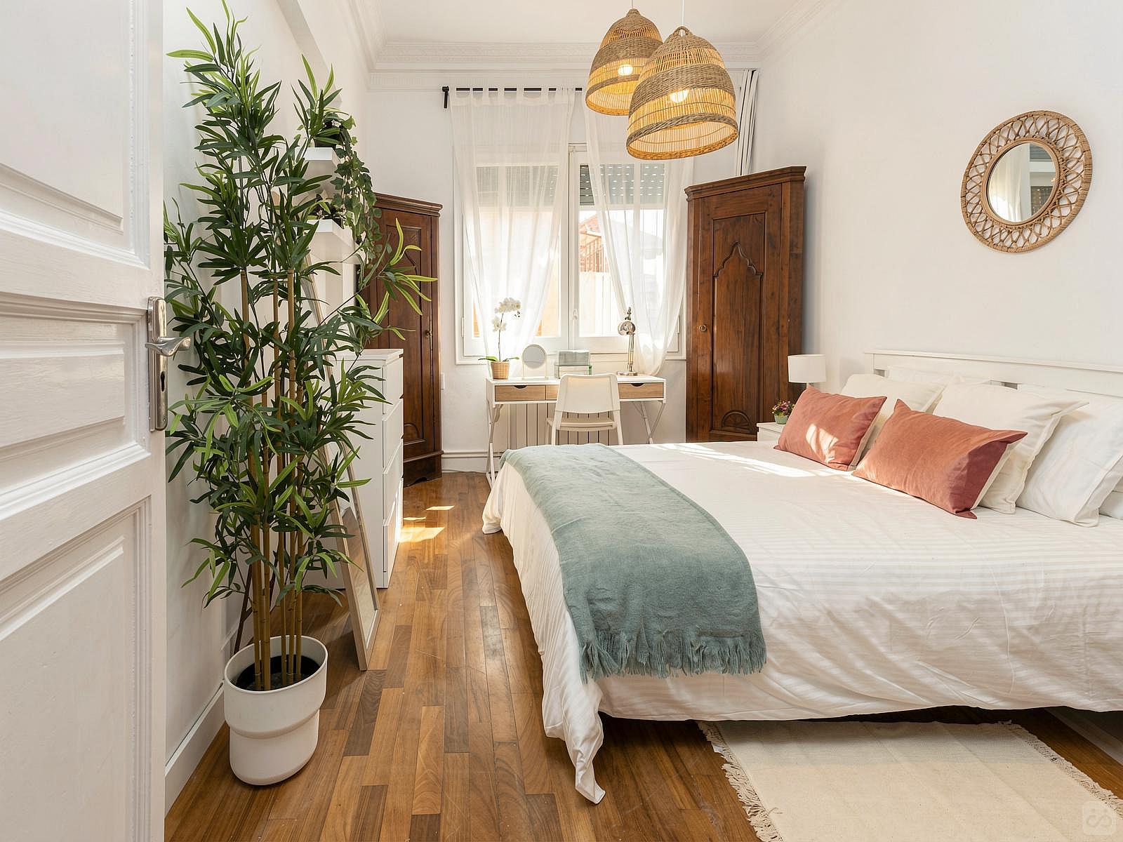  Bedroom 5  -  Luxurious Female Coliving in Sarria San Gervasi with City Views and Market Access  - Gallery -  23