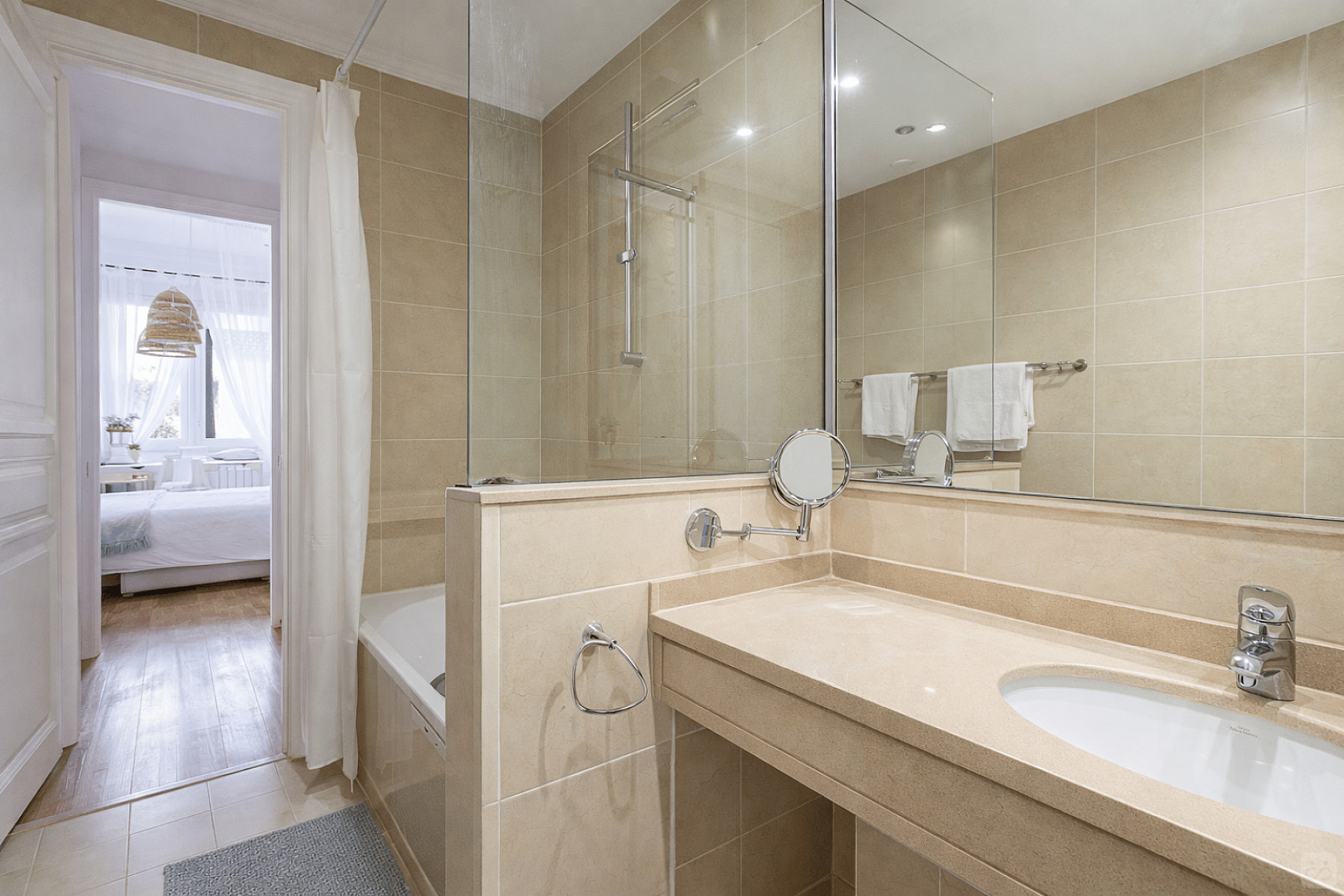  Bedroom 5  -  Luxurious Female Coliving in Sarria San Gervasi with City Views and Market Access  - Gallery -  25