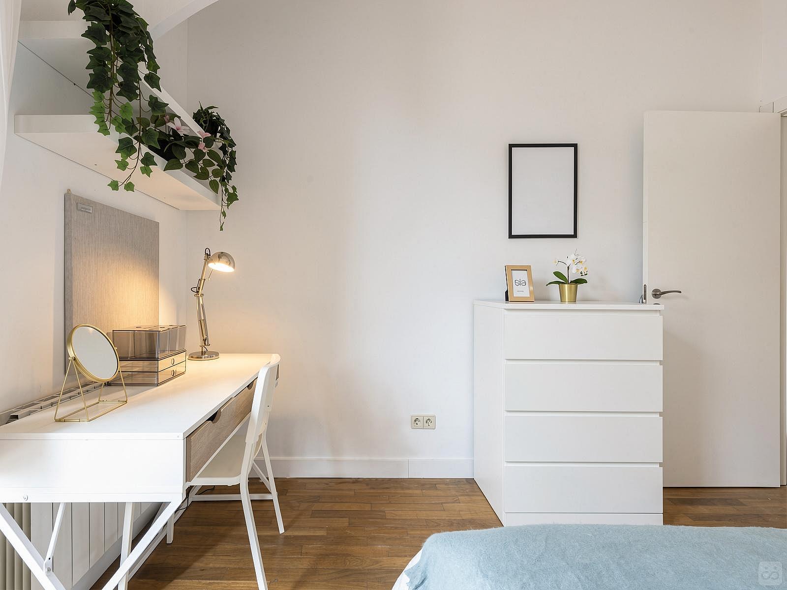  Room 1 - Beautiful, Bright & Big Double Room  -  Luxurious Female Coliving in Sarria San Gervasi with City Views and Market Access  - Gallery -  11