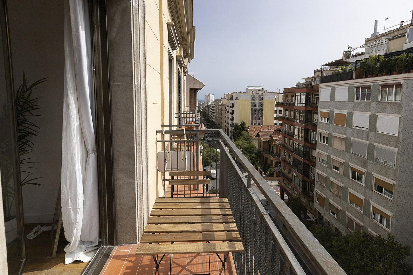  Room 1 - Beautiful, Bright & Big Double Room  -  Luxurious Female Coliving in Sarria San Gervasi with City Views and Market Access  - Gallery -  6