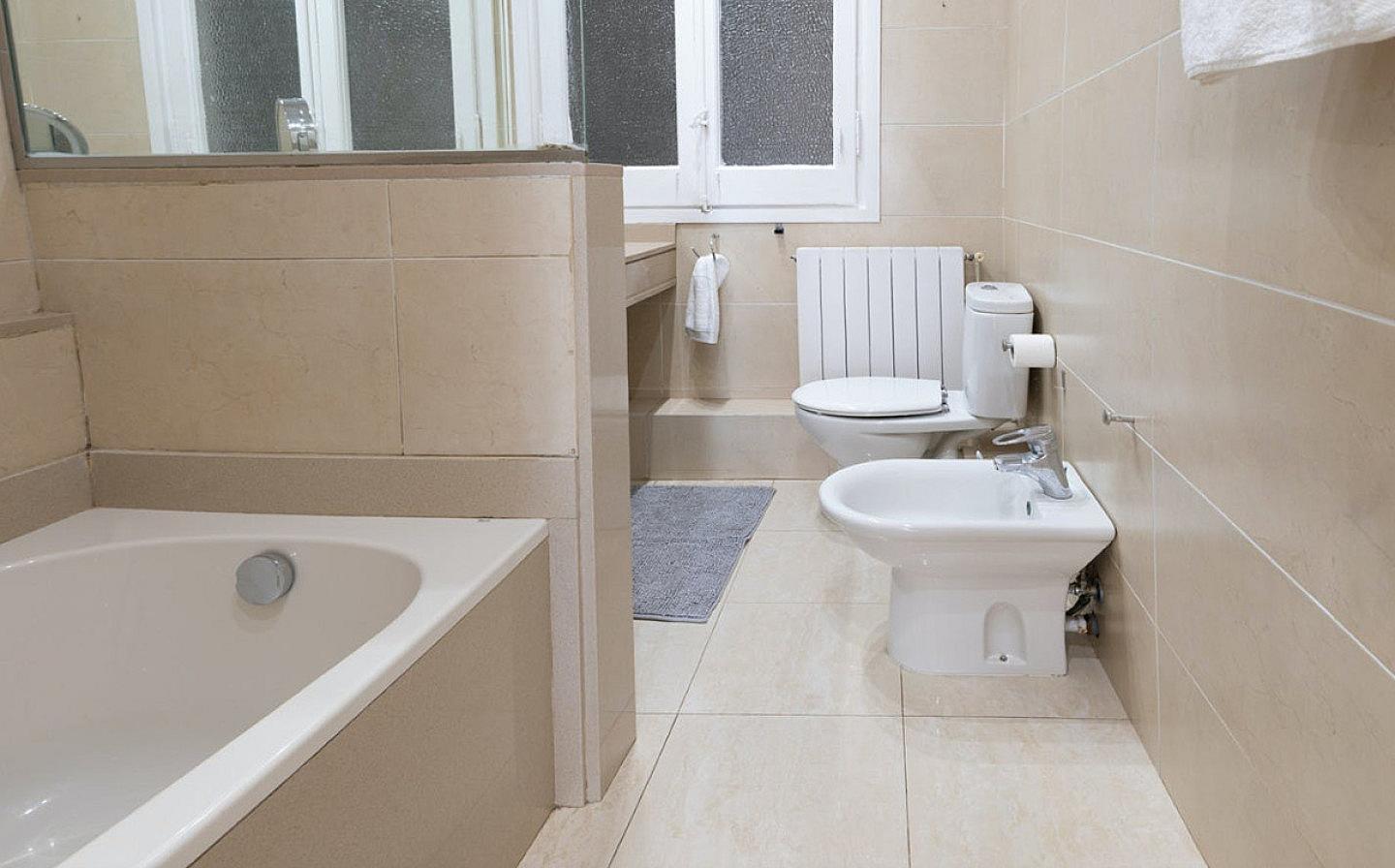  Room 1 - Beautiful, Bright & Big Double Room  -  Luxurious Female Coliving in Sarria San Gervasi with City Views and Market Access  - Gallery -  8