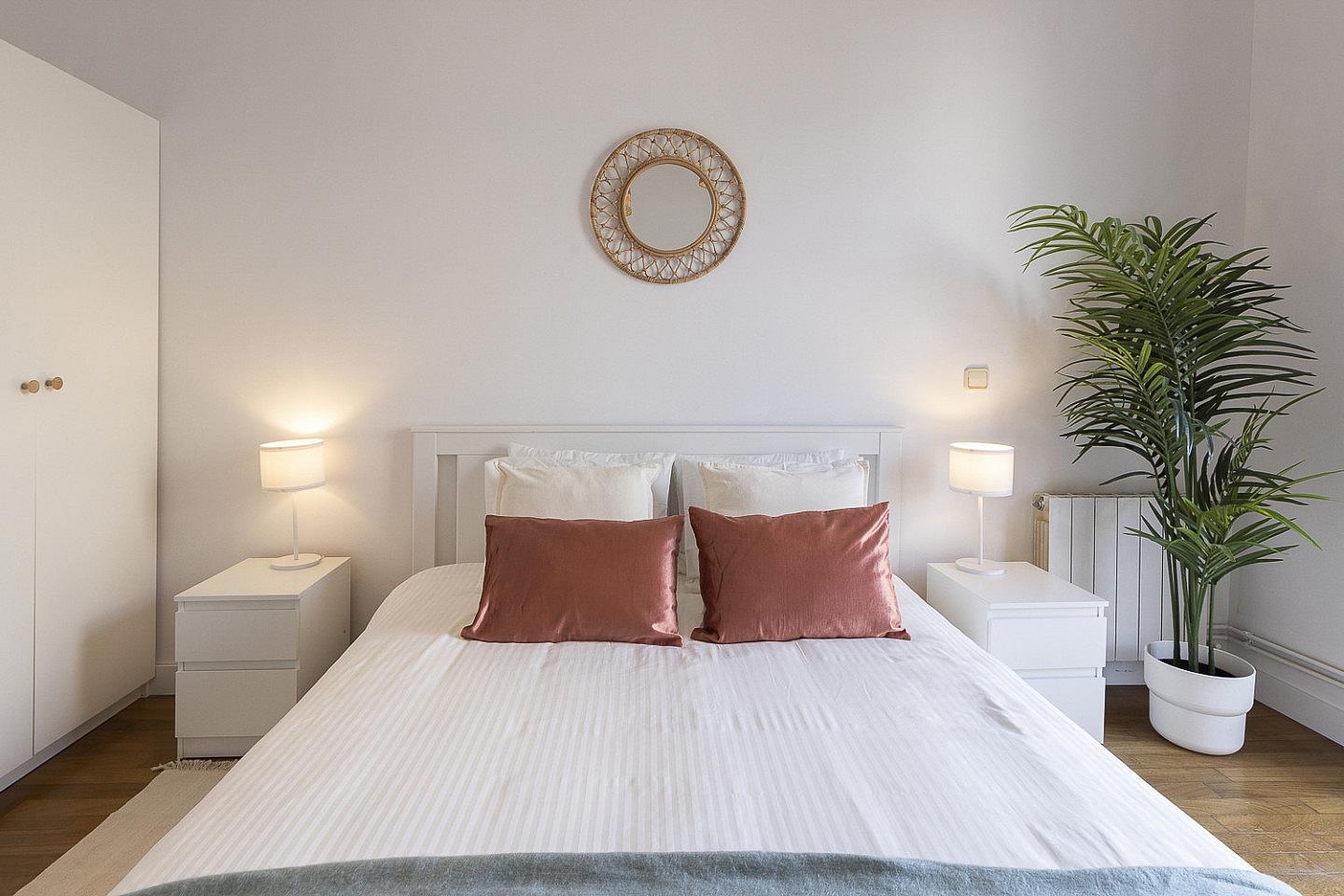  Room 1 - Beautiful, Bright & Big Double Room  -  Luxurious Female Coliving in Sarria San Gervasi with City Views and Market Access  - Gallery -  3