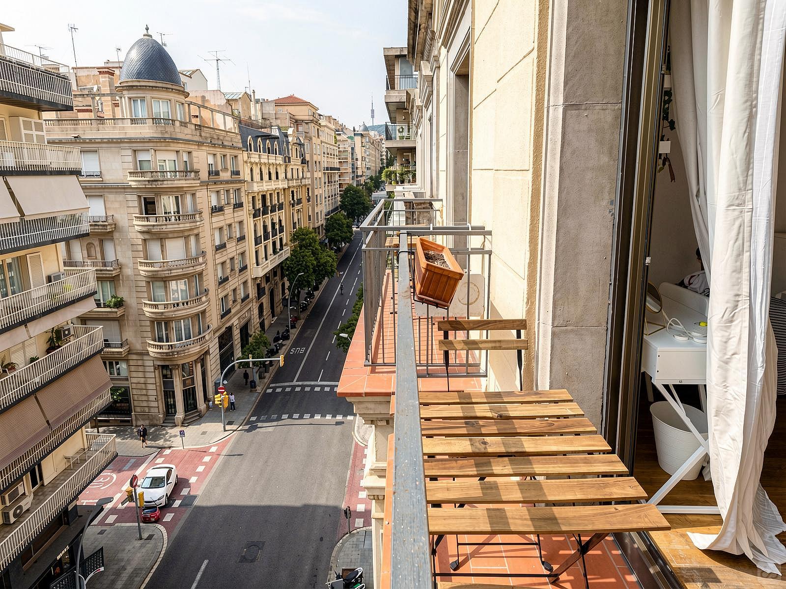  Room 1 - Beautiful, Bright & Big Double Room  -  Luxurious Female Coliving in Sarria San Gervasi with City Views and Market Access  - Gallery -  16