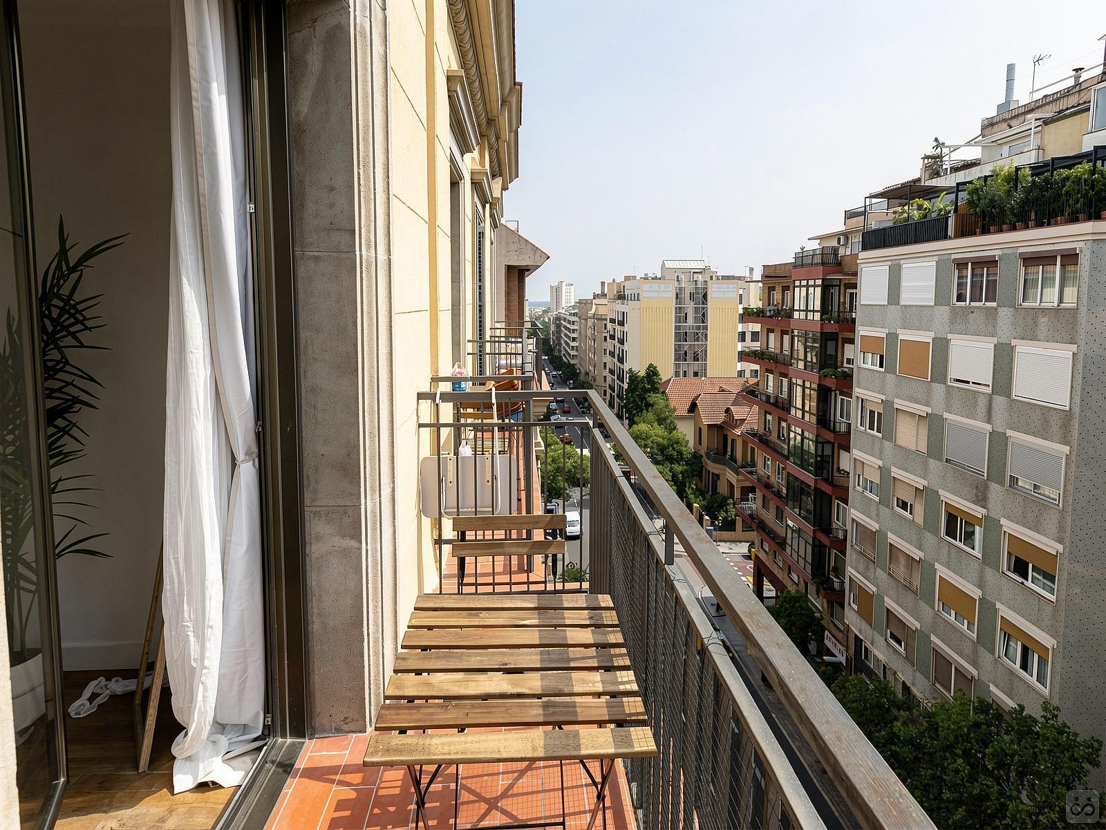  Room 2 - Beautiful, Bright & Big Double Room  -  Luxurious Female Coliving in Sarria San Gervasi with City Views and Market Access  - Gallery -  13