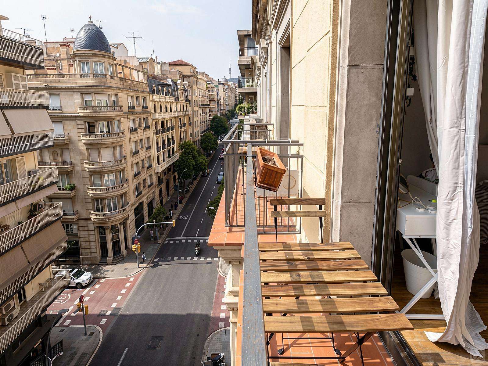  Room 2 - Beautiful, Bright & Big Double Room  -  Luxurious Female Coliving in Sarria San Gervasi with City Views and Market Access  - Gallery -  14