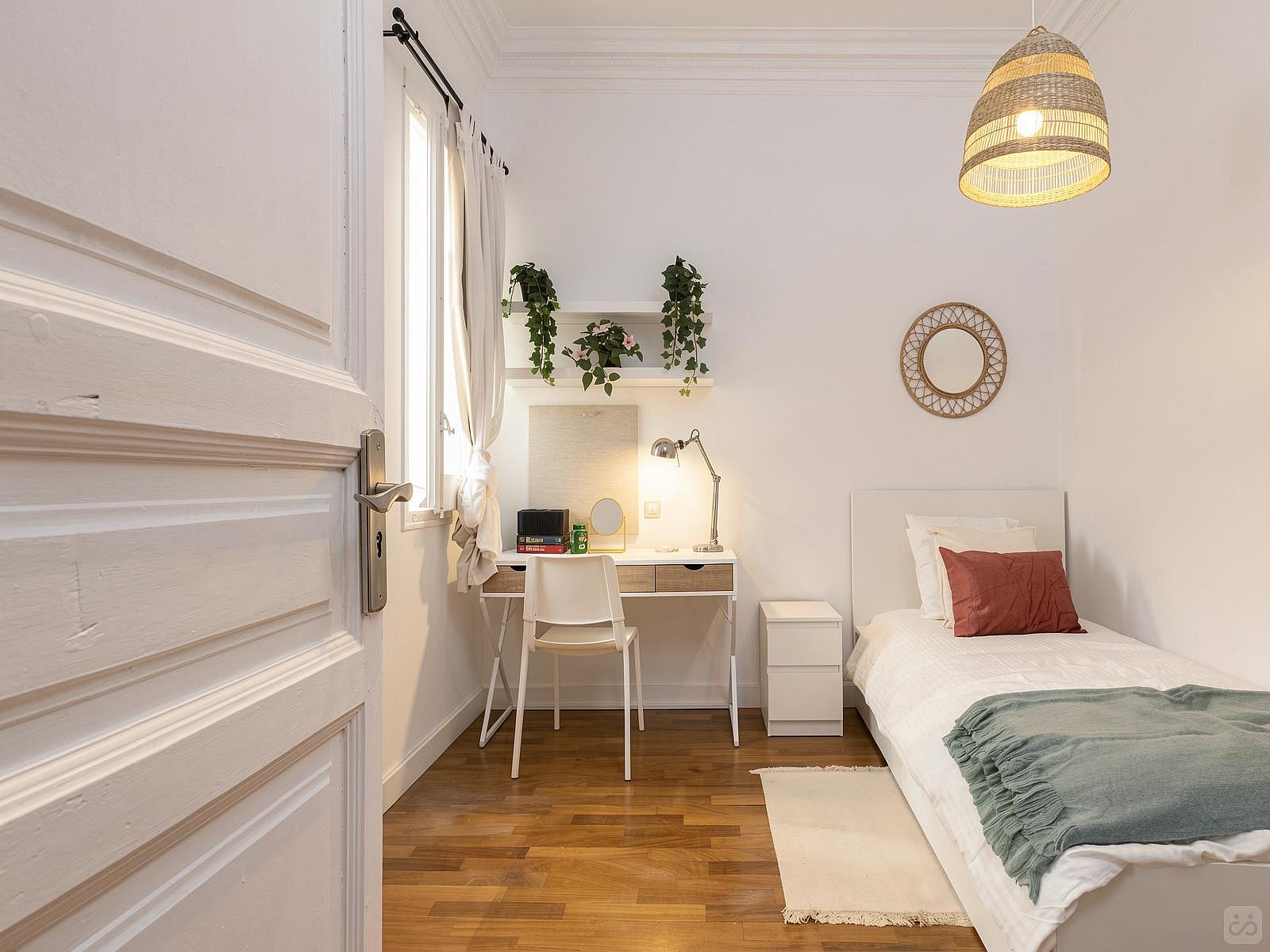  Room 3  -  Luxurious Female Coliving in Sarria San Gervasi with City Views and Market Access  - Gallery -  7