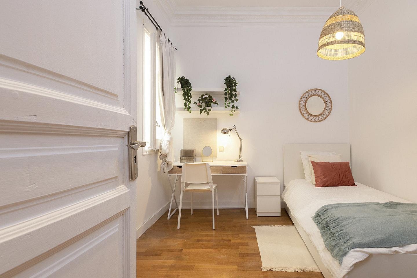  Room 3  -  Luxurious Female Coliving in Sarria San Gervasi with City Views and Market Access  - Gallery -  1