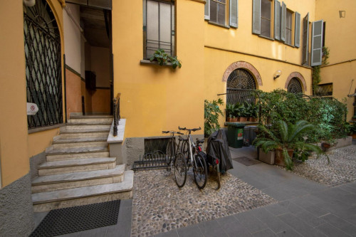 Appealing 3-bedroom flat close to Center and Universities
