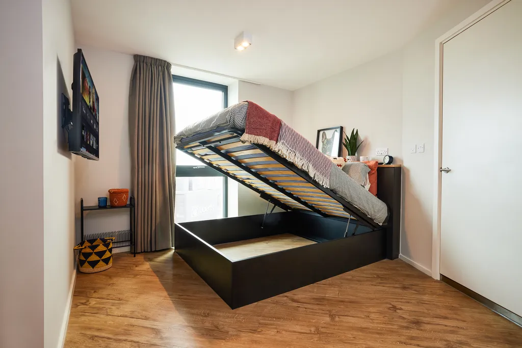 Deluxe - Portland Crescent - Gallery - 2