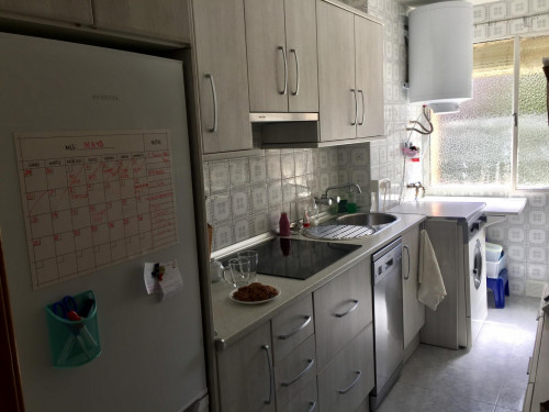 Single bedroom in 3-bedroom apartment with AC