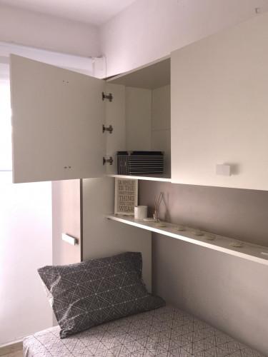 Single bedroom in 3-bedroom apartment with AC - Gallery - 22