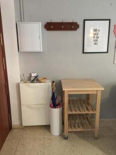 Single bedroom in 3-bedroom apartment with AC - Gallery - 18