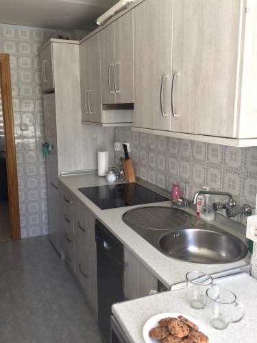 Single bedroom in 3-bedroom apartment with AC - Gallery - 11