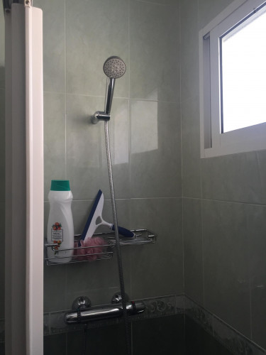 Single bedroom in 3-bedroom apartment with AC - Gallery - 6