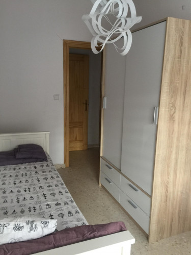 Single bedroom, with balcony, in 3-bedroom apartment - Gallery - 20