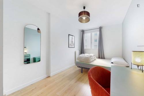 Double bedroom near Les Agnettes metro station