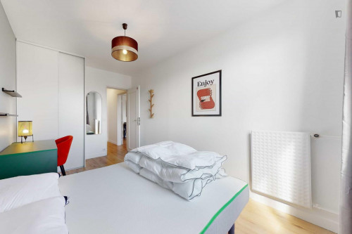 Beautiful double bedroom near Quatre Routes tram station