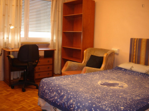 Cool double bedroom in Salamanca