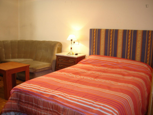 Incredible double bedroom steps from Palacio de Monterrey
