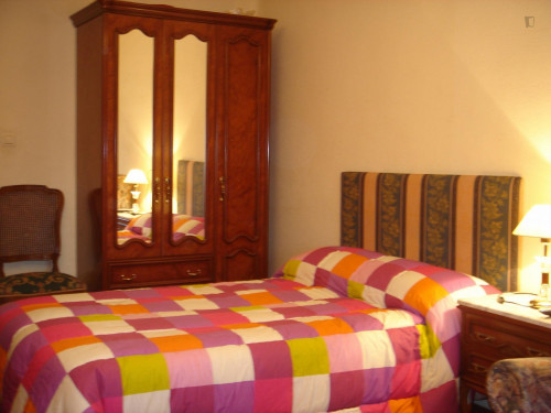 Comfy double bedroom next to the Faculty of Economics and Business