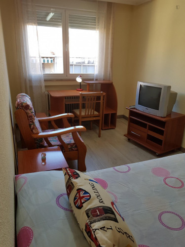 Modern double bedroom in Salamanca