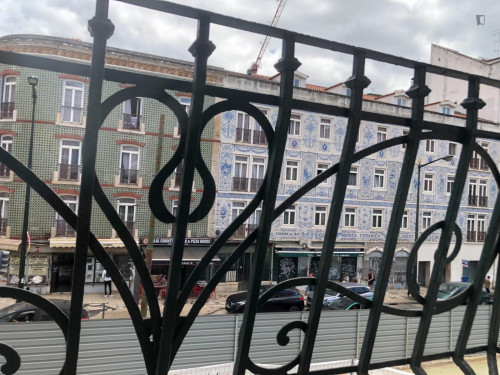 Intendente SINGLE bedroom w/balcony. Sunny, spacious, central, by the metro