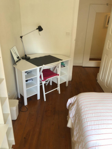 Intendente SINGLE bedroom w/balcony. Sunny, spacious, central, by the metro
