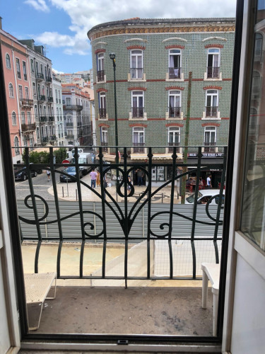 Intendente SINGLE bedroom w/balcony. Sunny, spacious, central, by the metro