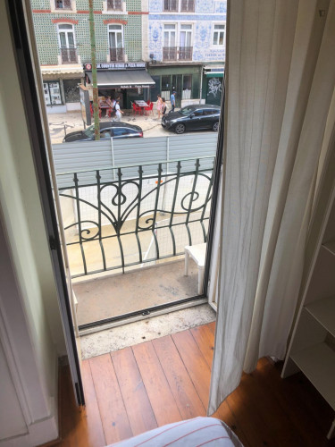 Intendente SINGLE bedroom w/balcony. Sunny, spacious, central, by the metro