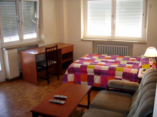 Spacious double bedroom in central Salamanca