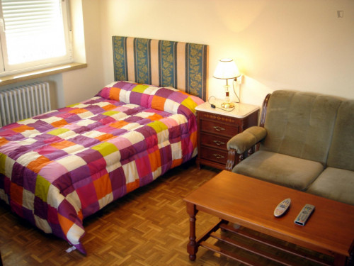 Spacious double bedroom in central Salamanca