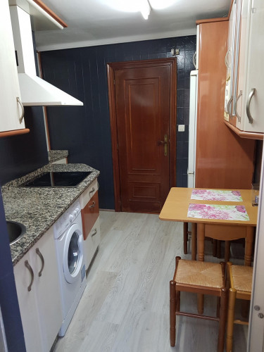 Stunning double bedroom, with private balcony, in a 4-bedroom apartment