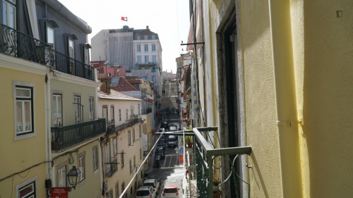 Charming 3-bedroom flat in downtown Lisbon - Gallery - 16
