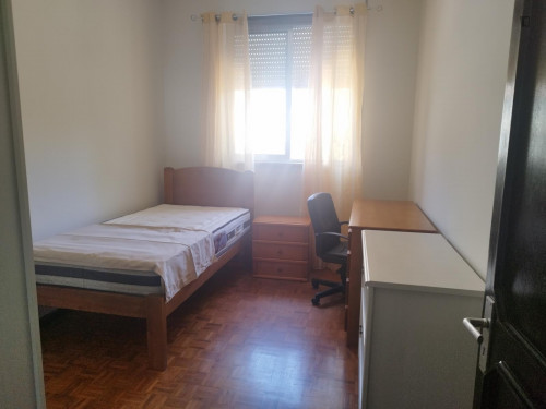 Pleasant single bedroom near Faculdade de Letras da Universidade do Porto