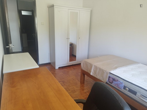 Pleasant single bedroom near Faculdade de Letras da Universidade do Porto