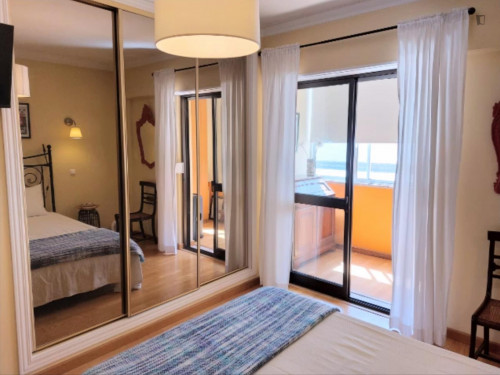 Luminous Double Bedroom close to Nova School of Business and Economics