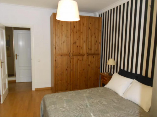 Welcoming Double Bedroom close to Carcavelos beach