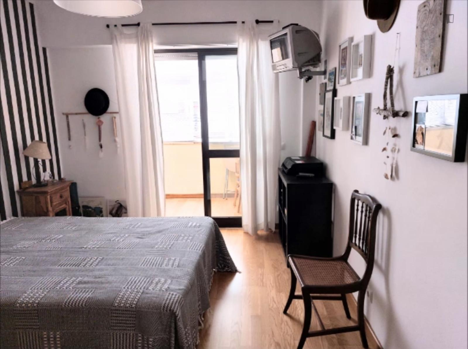  Welcoming Double Bedroom Close To Carcavelos Beach  -  Welcoming Double Bedroom close to Carcavelos beach  - Gallery -  1